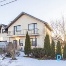 Pārdošanā divstāvu dvīņu mājas sekcija ar iekoptu teritoriju klusā ciematā pie O