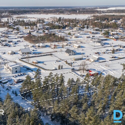 Pārdošanā 2604 m² zeme privātai apbūvei mierpilnā vietā pie meža.Zeme atrodas sa