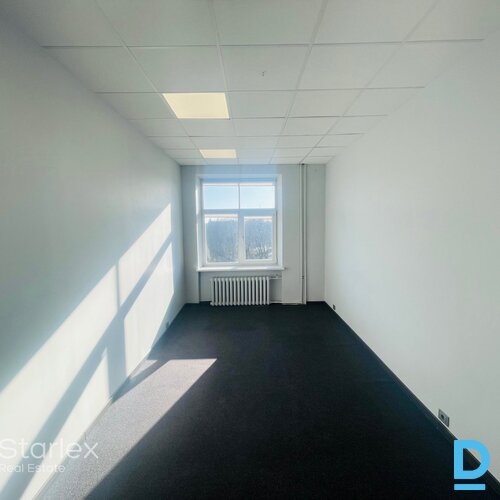 Birojs ar lielisku skatu uz Esplanādes parku