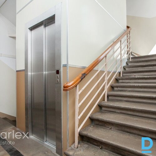 Birojs ar lielisku skatu uz Esplanādes parku