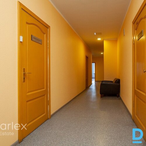 Birojs ar lielisku skatu uz Esplanādes parku