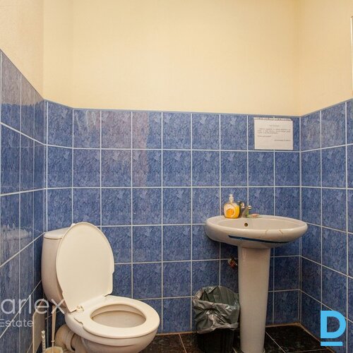 Birojs ar lielisku skatu uz Esplanādes parku