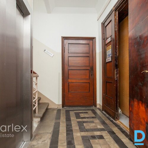 Birojs ar lielisku skatu uz Esplanādes parku