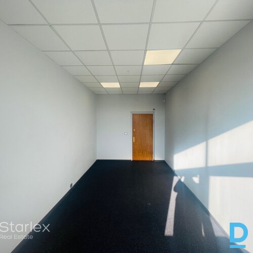 Birojs ar lielisku skatu uz Esplanādes parku