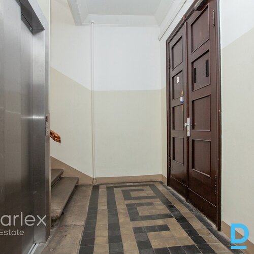 Birojs ar lielisku skatu uz Esplanādes parku