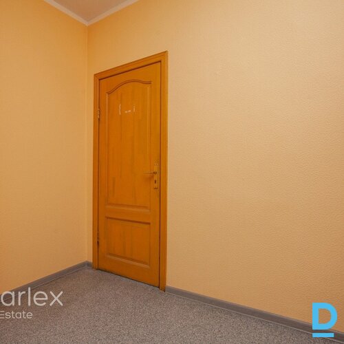 Birojs ar lielisku skatu uz Esplanādes parku