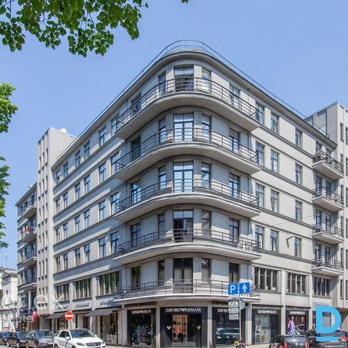 Birojs ar lielisku skatu uz Esplanādes parku