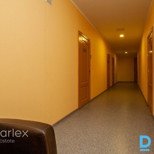 Birojs ar lielisku skatu uz Esplanādes parku