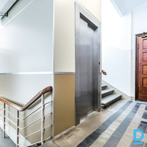 Birojs ar lielisku skatu uz Esplanādes parku