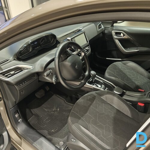 Pārdod Peugeot 2008 1.2i, 2017