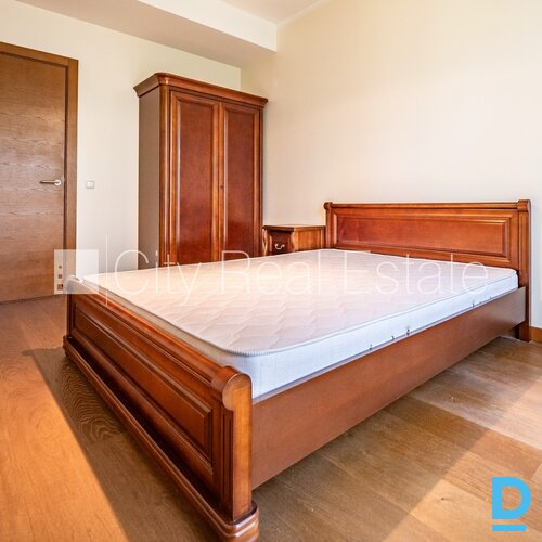 Pārdod dzīvokli Jūrmalā