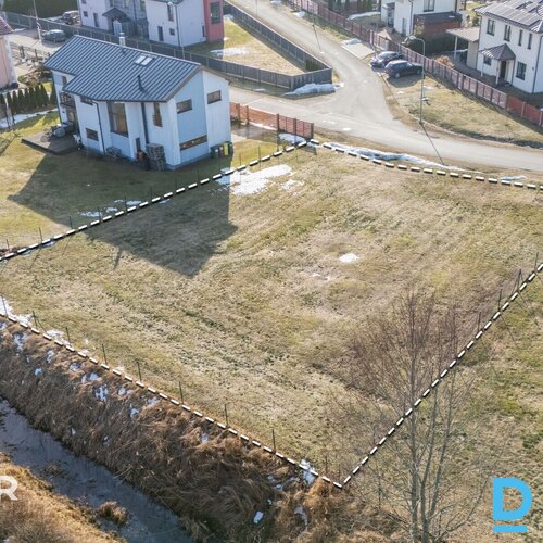 Pārdošanā 1223 m² zemes gabals privātmājas būvniecībai slēgtā ciematā "Lapsas".P