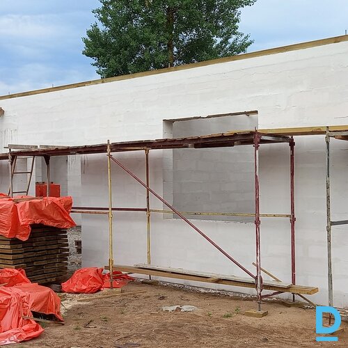 Piedāvā Privātmājas būvniecību (mūrēšana, jumta uzstādīšana)