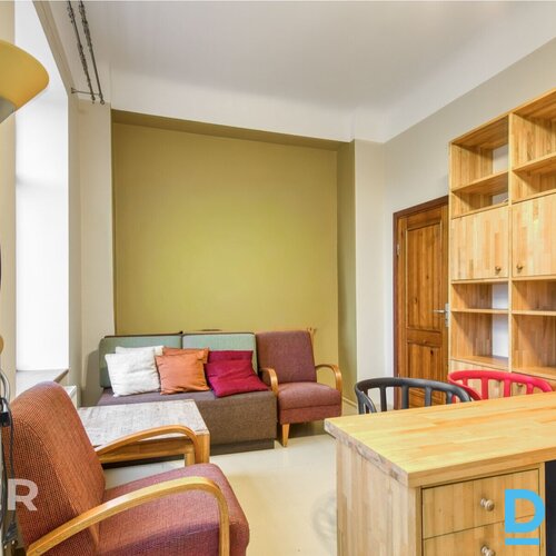 Pārdošanā mājīgs, labiekārtots vienistabas dzīvoklis pašā Rūjienas centrā.Dzīvok