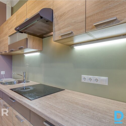 Pārdošanā mājīgs, labiekārtots vienistabas dzīvoklis pašā Rūjienas centrā.Dzīvok