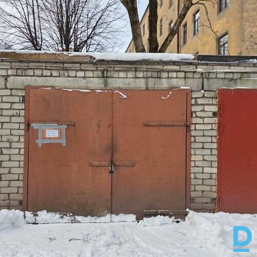 Iznomā garāžu centrā Uzvaras bulvārī 5, Rīgā pretī Latvijas Nacionālai bibliotēkai ilgtermiņā