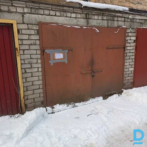 Iznomā garāžu centrā Uzvaras bulvārī 5, Rīgā pretī Latvijas Nacionālai bibliotēkai ilgtermiņā