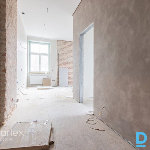 Dzīvoklis ar kvalitatīvu pilnu apdari renovētā mājā Jūrmalas sirdī