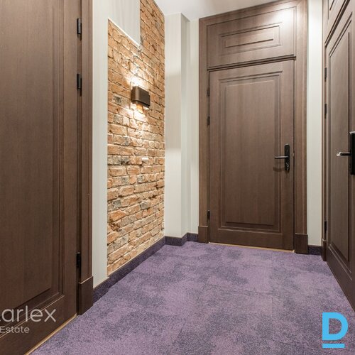 Dzīvoklis ar kvalitatīvu pilnu apdari renovētā mājā Jūrmalas sirdī