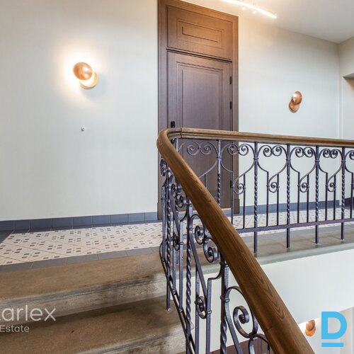 Dzīvoklis ar kvalitatīvu pilnu apdari renovētā mājā Jūrmalas sirdī