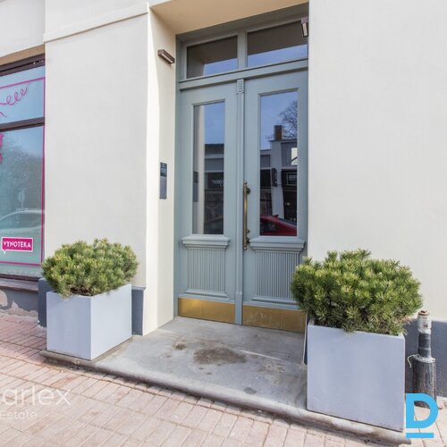 Dzīvoklis ar kvalitatīvu pilnu apdari renovētā mājā Jūrmalas sirdī