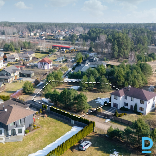 Pārdošanā līdzens zemes gabals privātai apbūvei klusā ciematā netālu no Rīgas.Ko