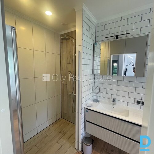 Izīrē māju Jūrmalā