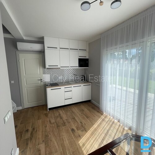 Izīrē māju Jūrmalā