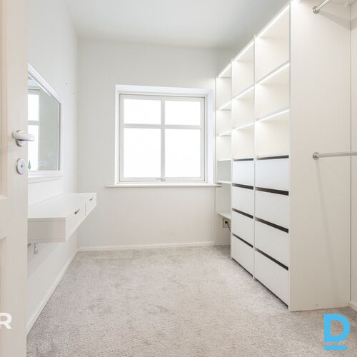 Pārdošanā pamatīga 2 stāvu privātmāja ar 1357 m² zemes gabalu 5 minūšu gājienā n Pārdošanā pamatīga 2 stāvu privātmāja ar 1357 m² zemes gabalu 5 minūšu gājienā n