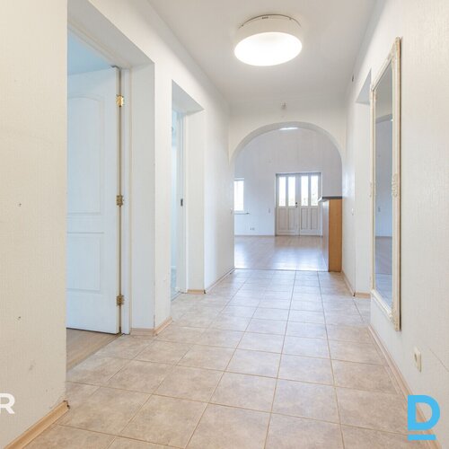 Pārdošanā pamatīga 2 stāvu privātmāja ar 1357 m² zemes gabalu 5 minūšu gājienā n Pārdošanā pamatīga 2 stāvu privātmāja ar 1357 m² zemes gabalu 5 minūšu gājienā n