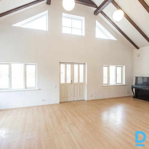 Pārdošanā pamatīga 2 stāvu privātmāja ar 1357 m² zemes gabalu 5 minūšu gājienā n Pārdošanā pamatīga 2 stāvu privātmāja ar 1357 m² zemes gabalu 5 minūšu gājienā n