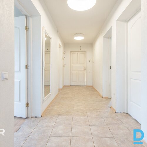 Pārdošanā pamatīga 2 stāvu privātmāja ar 1357 m² zemes gabalu 5 minūšu gājienā n Pārdošanā pamatīga 2 stāvu privātmāja ar 1357 m² zemes gabalu 5 minūšu gājienā n