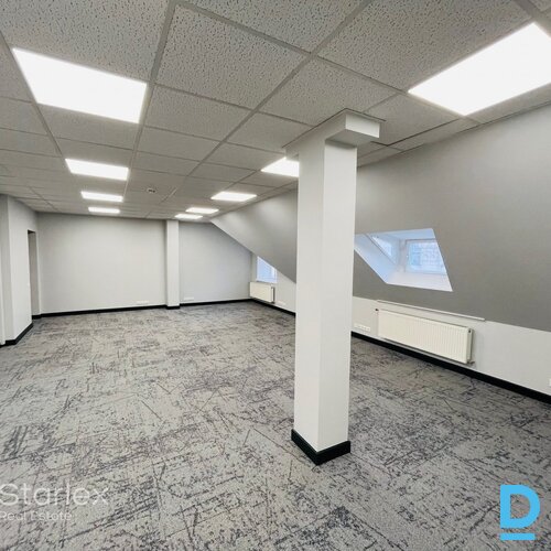 Mansarda birojs pēc kosmētiskā remonta Vecrīgā pie Līvu laukuma Mansarda birojs pēc kosmētiskā remonta Vecrīgā pie Līvu laukuma