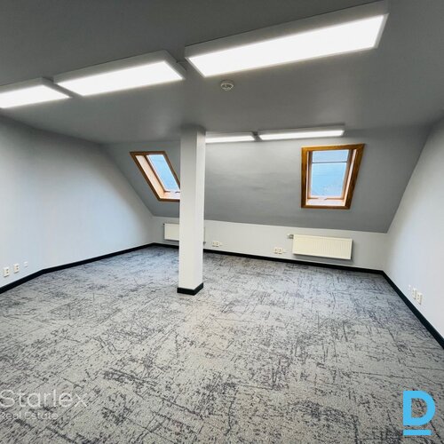 Mansarda birojs pēc kosmētiskā remonta Vecrīgā pie Līvu laukuma Mansarda birojs pēc kosmētiskā remonta Vecrīgā pie Līvu laukuma