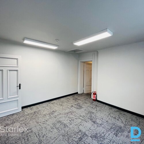 Mansarda birojs pēc kosmētiskā remonta Vecrīgā pie Līvu laukuma Mansarda birojs pēc kosmētiskā remonta Vecrīgā pie Līvu laukuma