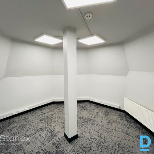 Mansarda birojs pēc kosmētiskā remonta Vecrīgā pie Līvu laukuma Mansarda birojs pēc kosmētiskā remonta Vecrīgā pie Līvu laukuma