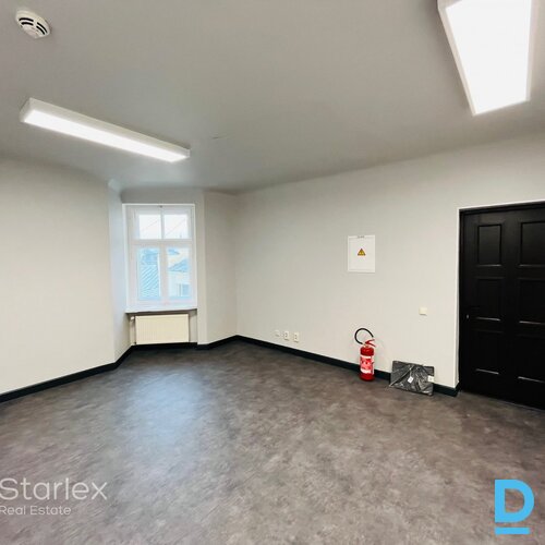 Mansarda birojs pēc kosmētiskā remonta Vecrīgā pie Līvu laukuma Mansarda birojs pēc kosmētiskā remonta Vecrīgā pie Līvu laukuma