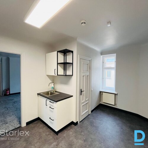 Mansarda birojs pēc kosmētiskā remonta Vecrīgā pie Līvu laukuma Mansarda birojs pēc kosmētiskā remonta Vecrīgā pie Līvu laukuma