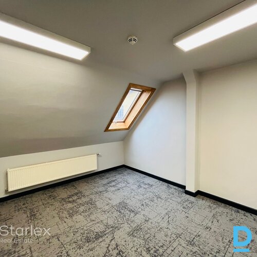 Mansarda birojs pēc kosmētiskā remonta Vecrīgā pie Līvu laukuma Mansarda birojs pēc kosmētiskā remonta Vecrīgā pie Līvu laukuma