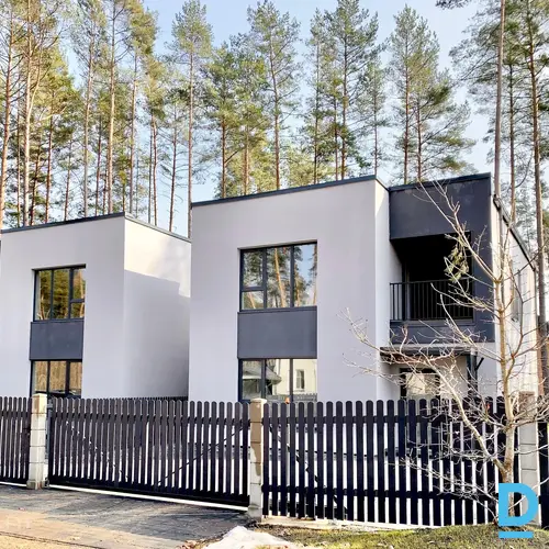 Pārdod mājas Dzintaru iela 4