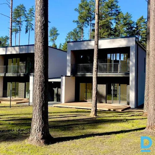 Pārdod mājas Dzintaru iela 4