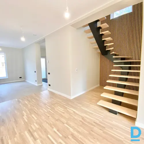 Pārdod mājas Dzintaru iela 4