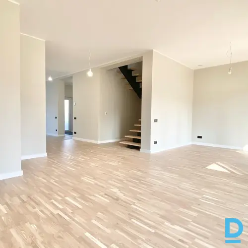 Pārdod mājas Dzintaru iela 4