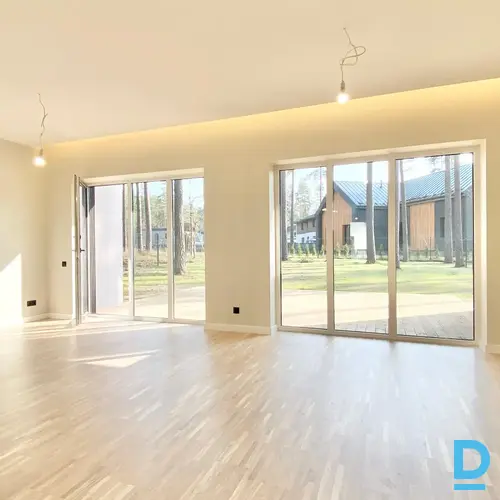 Pārdod mājas Dzintaru iela 4