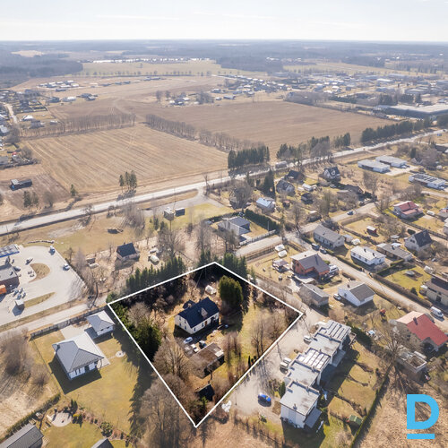 Pārdod māju Strēlnieku iela 41