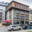 Atvērta plānojuma birojs industriālā stilā