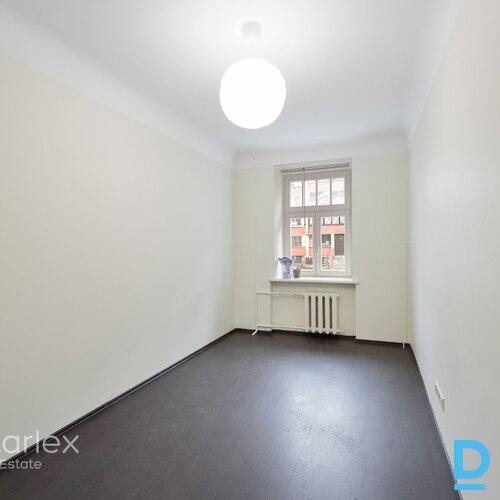 1922.gada ēku ansamblis Rīgas centrā – divas sešstāvu ēkas, kur pieejami dažāda lieluma un apdares līmeņa dzīvokļi par saprātīgu cenu