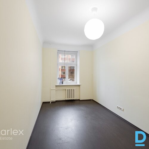 1922.gada ēku ansamblis Rīgas centrā – divas sešstāvu ēkas, kur pieejami dažāda lieluma un apdares līmeņa dzīvokļi par saprātīgu cenu