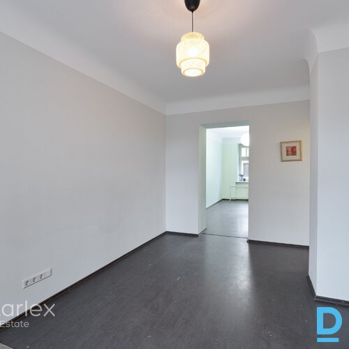 1922.gada ēku ansamblis Rīgas centrā – divas sešstāvu ēkas, kur pieejami dažāda lieluma un apdares līmeņa dzīvokļi par saprātīgu cenu