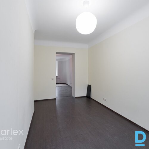 1922.gada ēku ansamblis Rīgas centrā – divas sešstāvu ēkas, kur pieejami dažāda lieluma un apdares līmeņa dzīvokļi par saprātīgu cenu